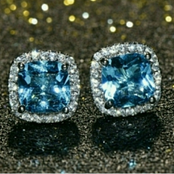 Jewelry - 2/5🎉HP🎉🎀Stunning Aquamarine Stud